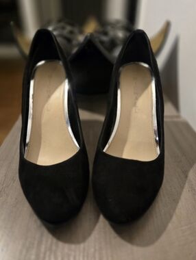 Michael Kors Black Suede Snakeskin Women’s Pump - Size 6.5